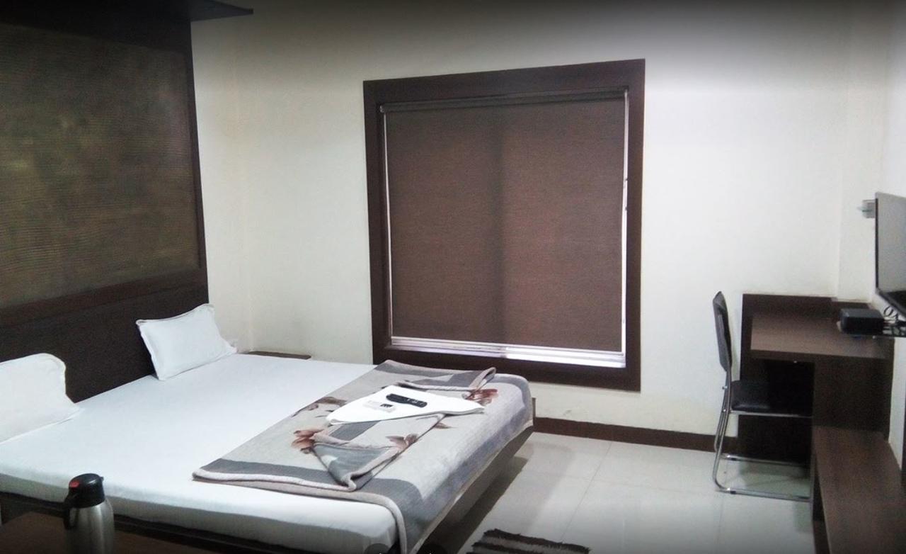City Surya Hotel Gaya Exterior foto
